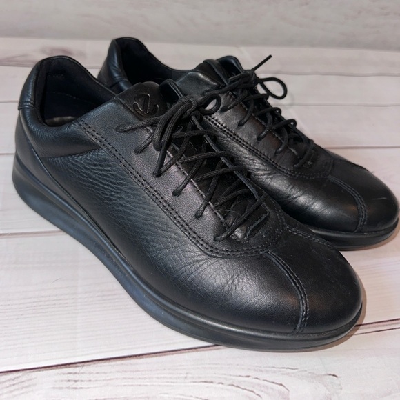 ECCO Aquet Black Leather Sneakers Women’s US 9 Danish Design Comfort Shoes - Picture 1 of 11